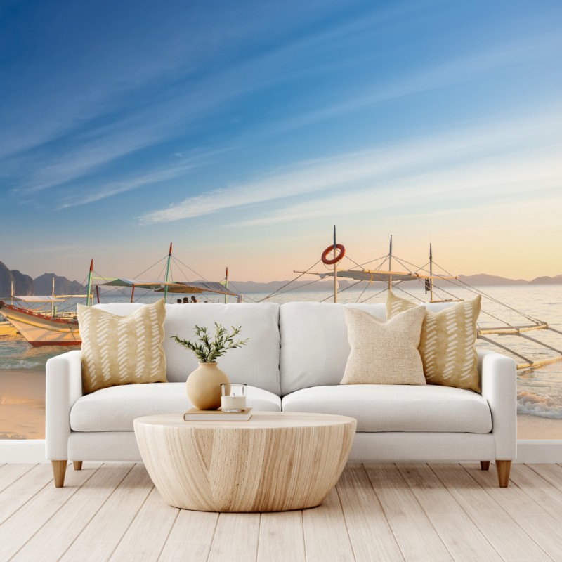 Fototapete tropischer strand bei sonnenuntergang mit booten – Wallnifity®