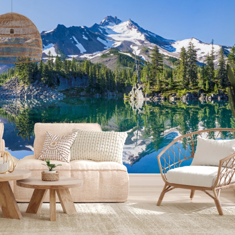 Fototapete ruhiger bergsee mit spiegelndem bergpanorama – Wallnifity®