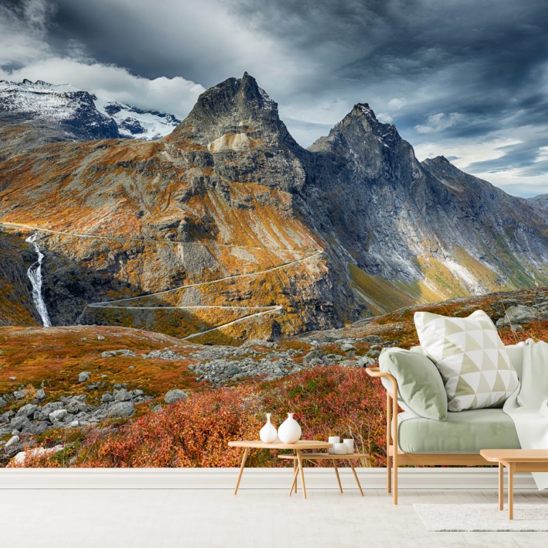 Fototapete herbstliche berglandschaft mit wasserfall und serpentinenstraße – Wallnifity®