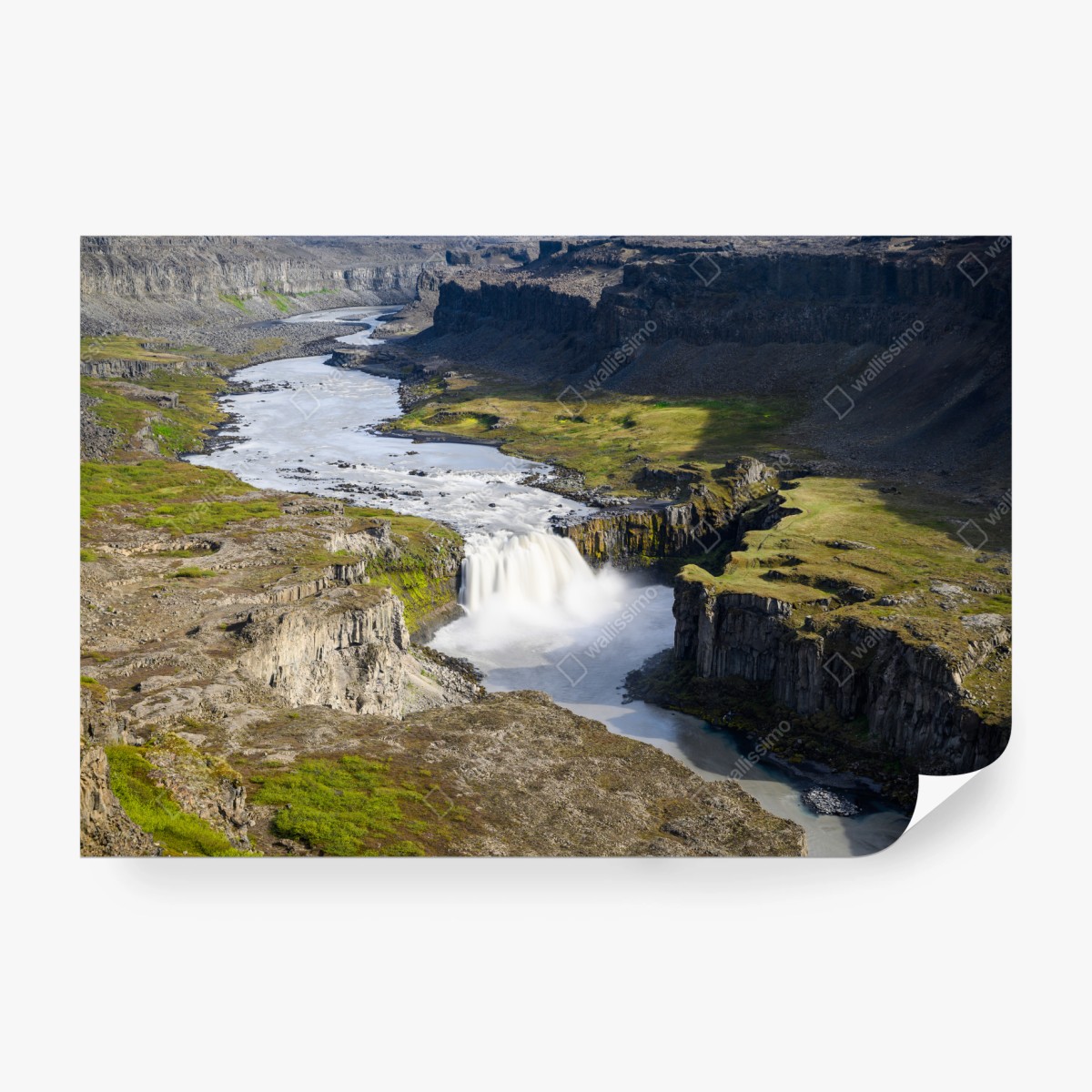 Fototapete majestätischer wasserfall in einer isländischen schlucht – Wallnifity®