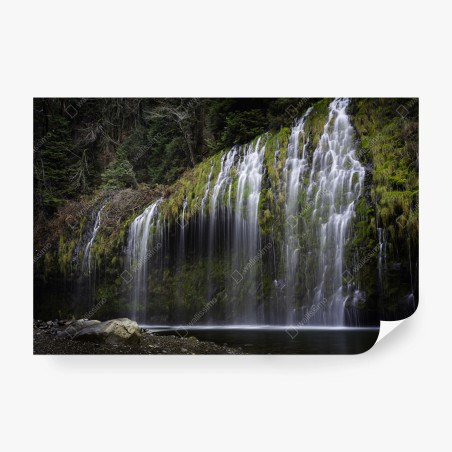 Fototapete moosiger wasserfall im wald – Wallnifity®