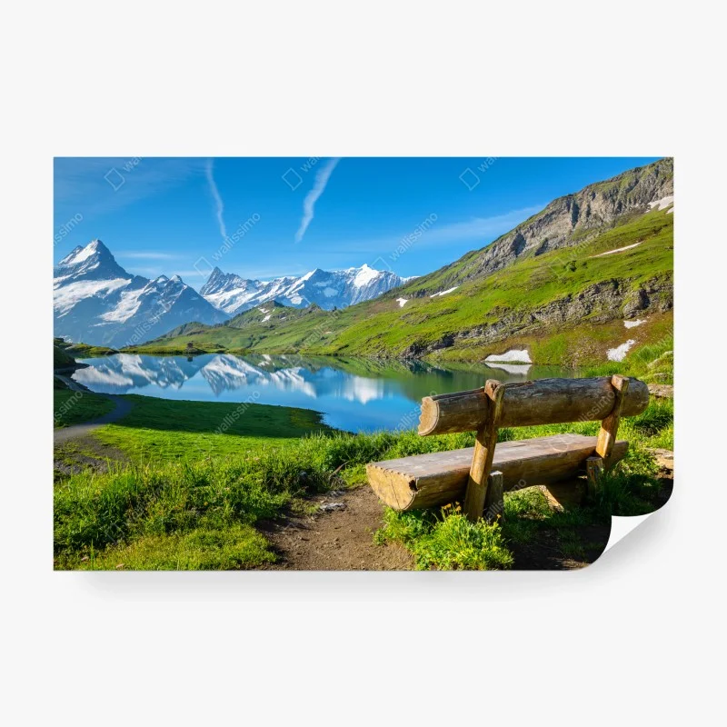 Fototapete alpensee mit hölzerner bank
