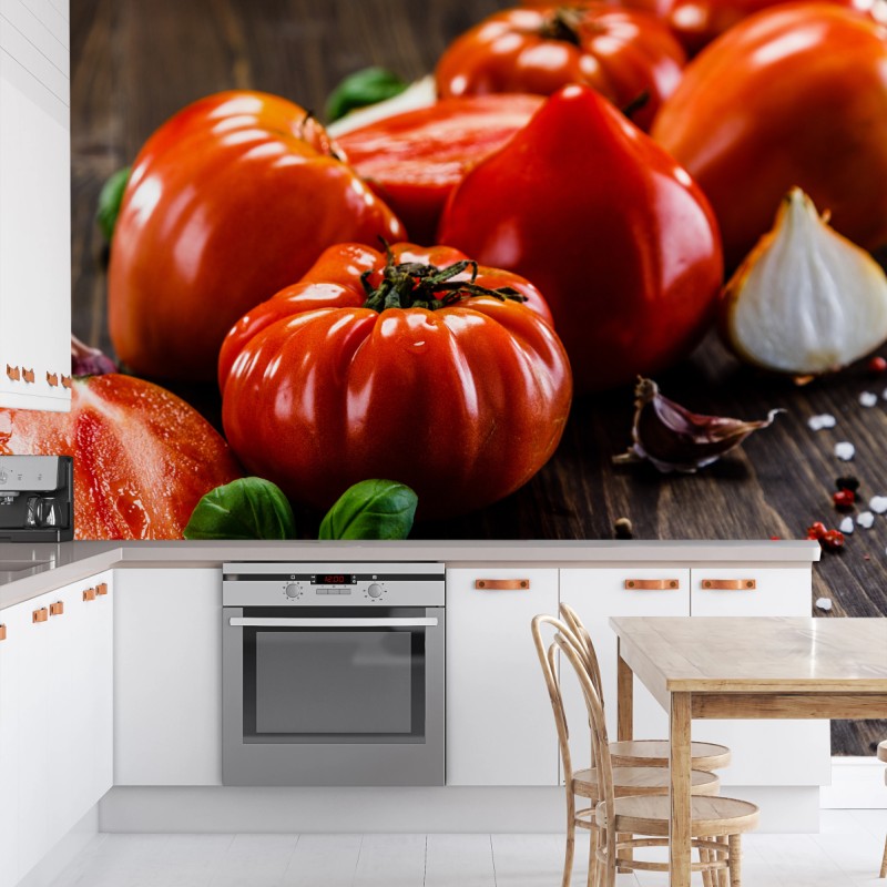 Fototapete reife tomaten auf rustikalem holztisch – Wallnifity®