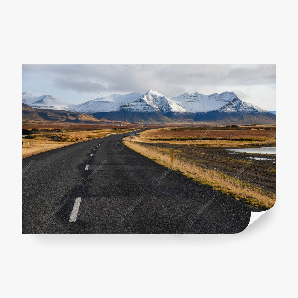 Fototapete leere straße zu schneebedeckten bergen, Island – Wallnifity®