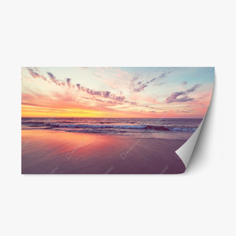Repositionierbarer Aufkleber pastelliger sonnenuntergang über ruhigem meer