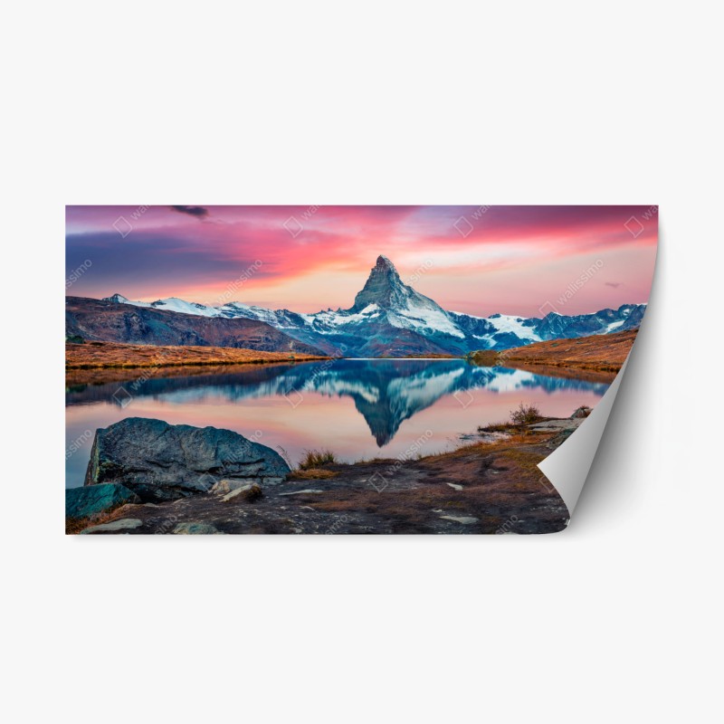 Repositionierbarer Aufkleber majestätisches Matterhorn spiegelt sich im Stellisee – Wallnifity® Repositionierbarer Aufkleber majestätisches Matterhorn spiegelt sich im Stellisee – Wallnifity®
