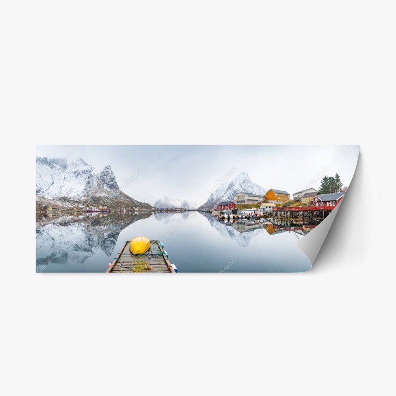 Repositionierbarer Aufkleber spiegelglatter fjord mit bergkulisse