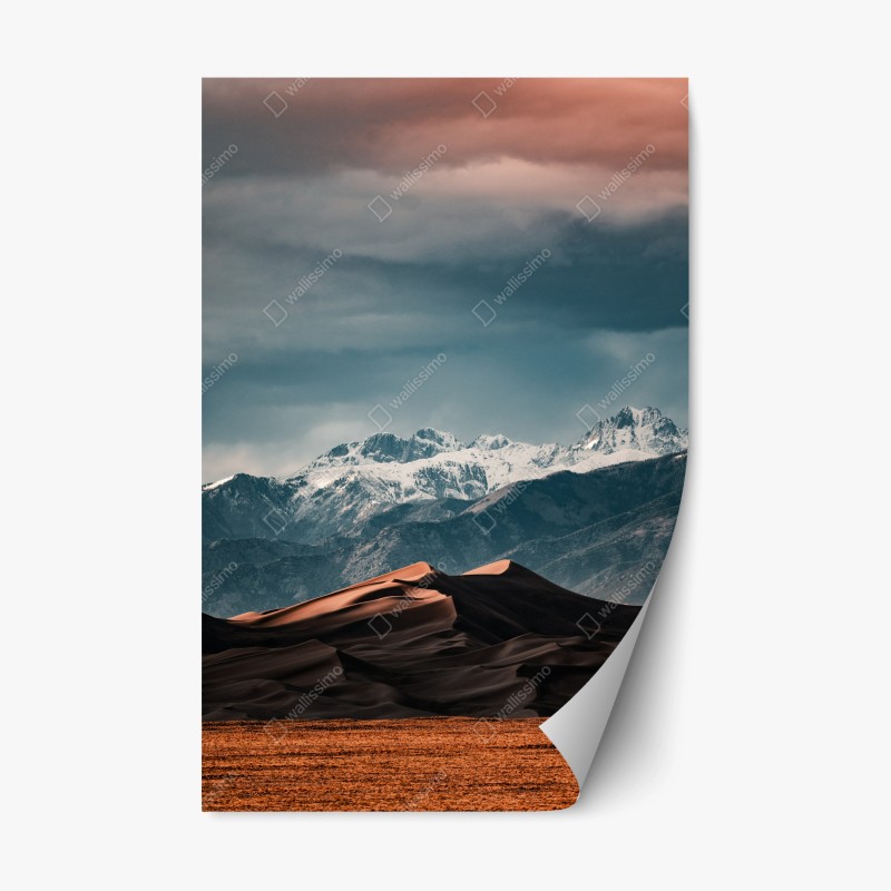 Repositionierbarer Aufkleber wüstendünen vor schneebedeckten gipfeln