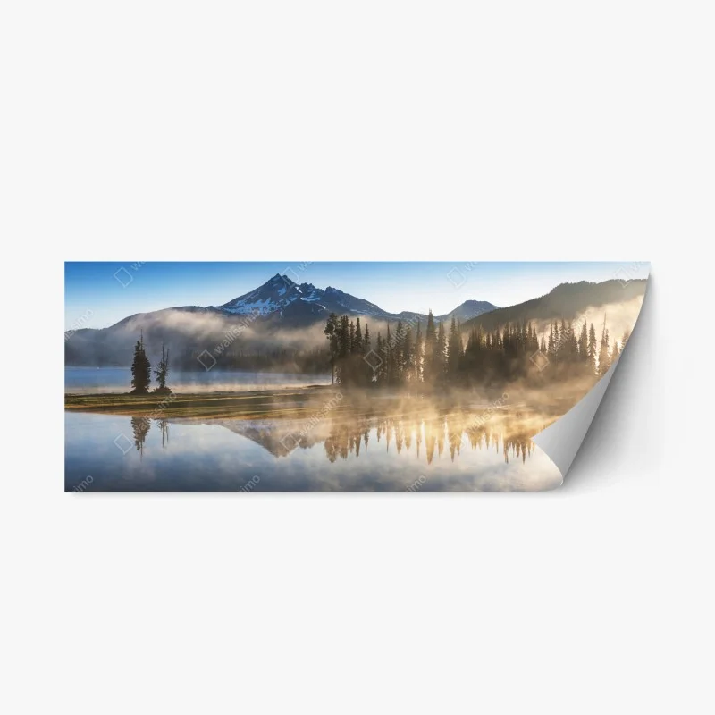 Repositionierbarer Aufkleber nebliger bergspiegel am see bei sonnenaufgang