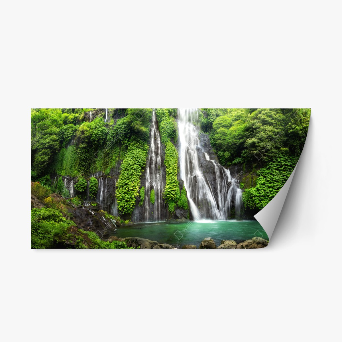Repositionierbarer Aufkleber ruhiger wasserfall im smaragdgrünen wald – Wallnifity® Repositionierbarer Aufkleber ruhiger wasserfall im smaragdgrünen wald – Wallnifity®