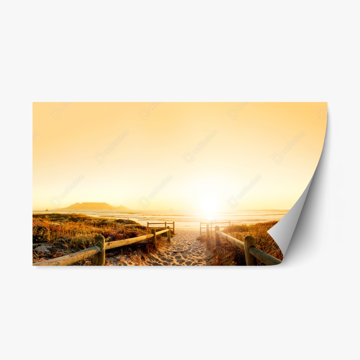 Repositionierbarer Aufkleber goldenes sonnenuntergangspanorama am strand mit Tafelberg – Wallnifity®