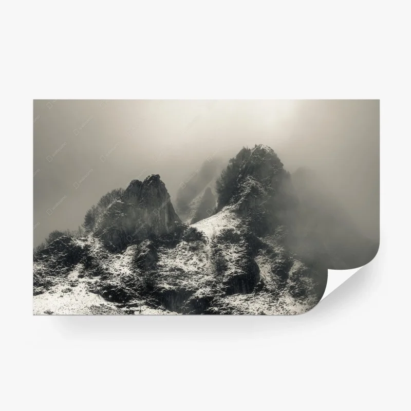 Fototapete neblige verschneite berggipfel