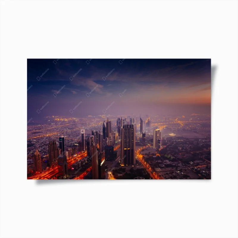 Poster abendliche stadtskyline mit leuchtenden lichtern