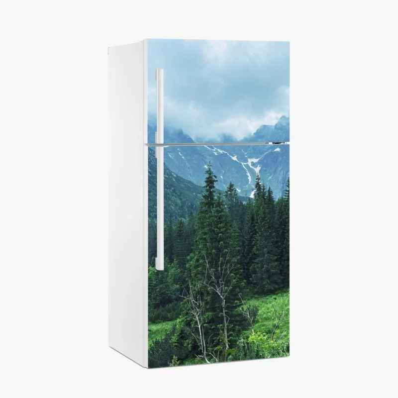 Kühlschrankaufkleber ruhige berglandschaft mit wald