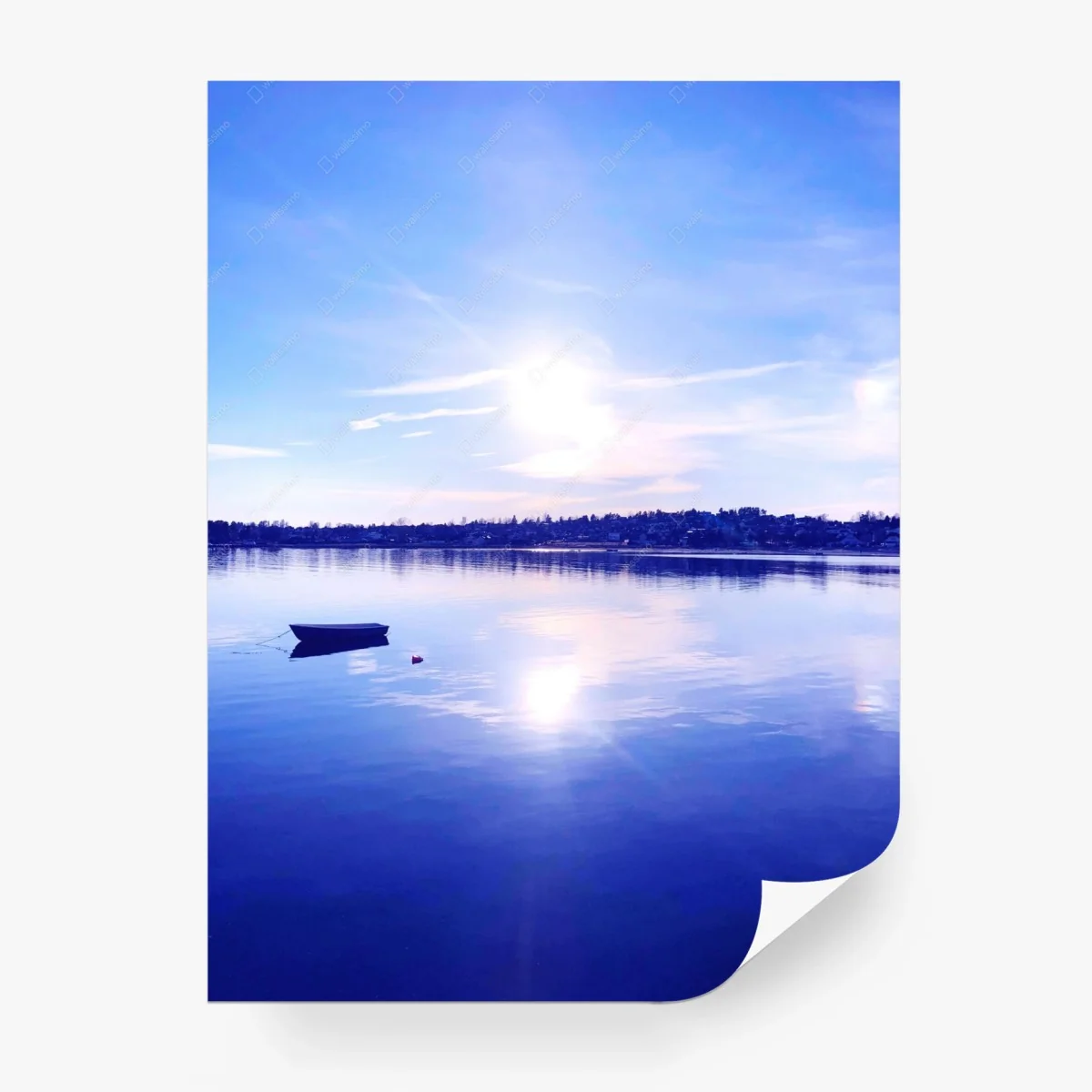 Fototapete ruhiger blauer see mit einsamem boot – Wallnifity®