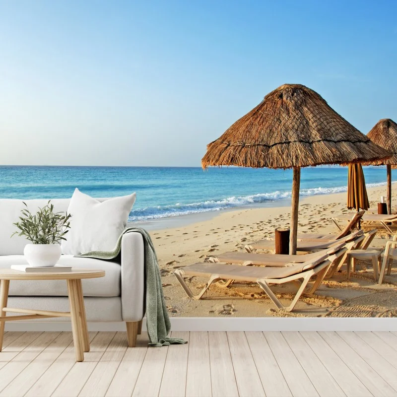 Fototapete tropischer strand mit strohsonnenschirmen