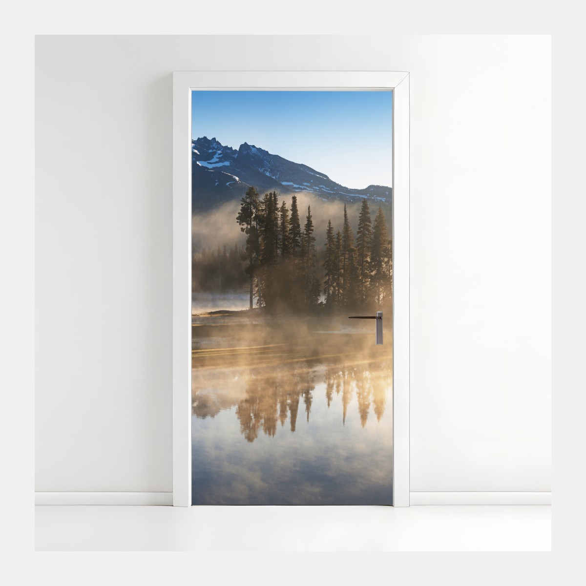 Türaufkleber nebliger bergspiegel am see bei sonnenaufgang – Wallnifity®