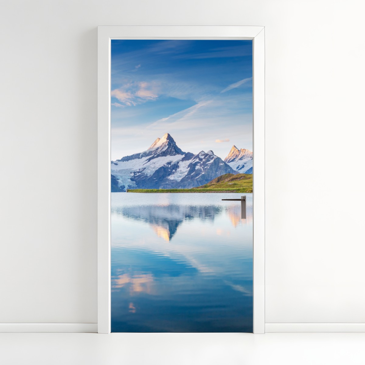 Türaufkleber majestätische Alpen-reflexion am Bachalpsee – Wallnifity®
