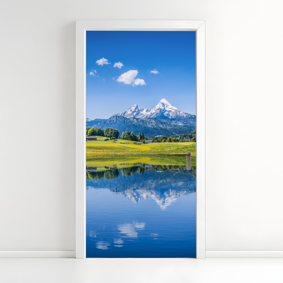 Türaufkleber alpine spiegelung: ruhige berglandschaft – Wallnifity®