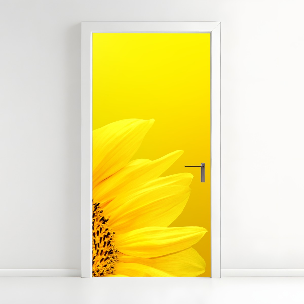 Türaufkleber leuchtende sonnenblume nahaufnahme auf gelbem hintergrund – Wallnifity®