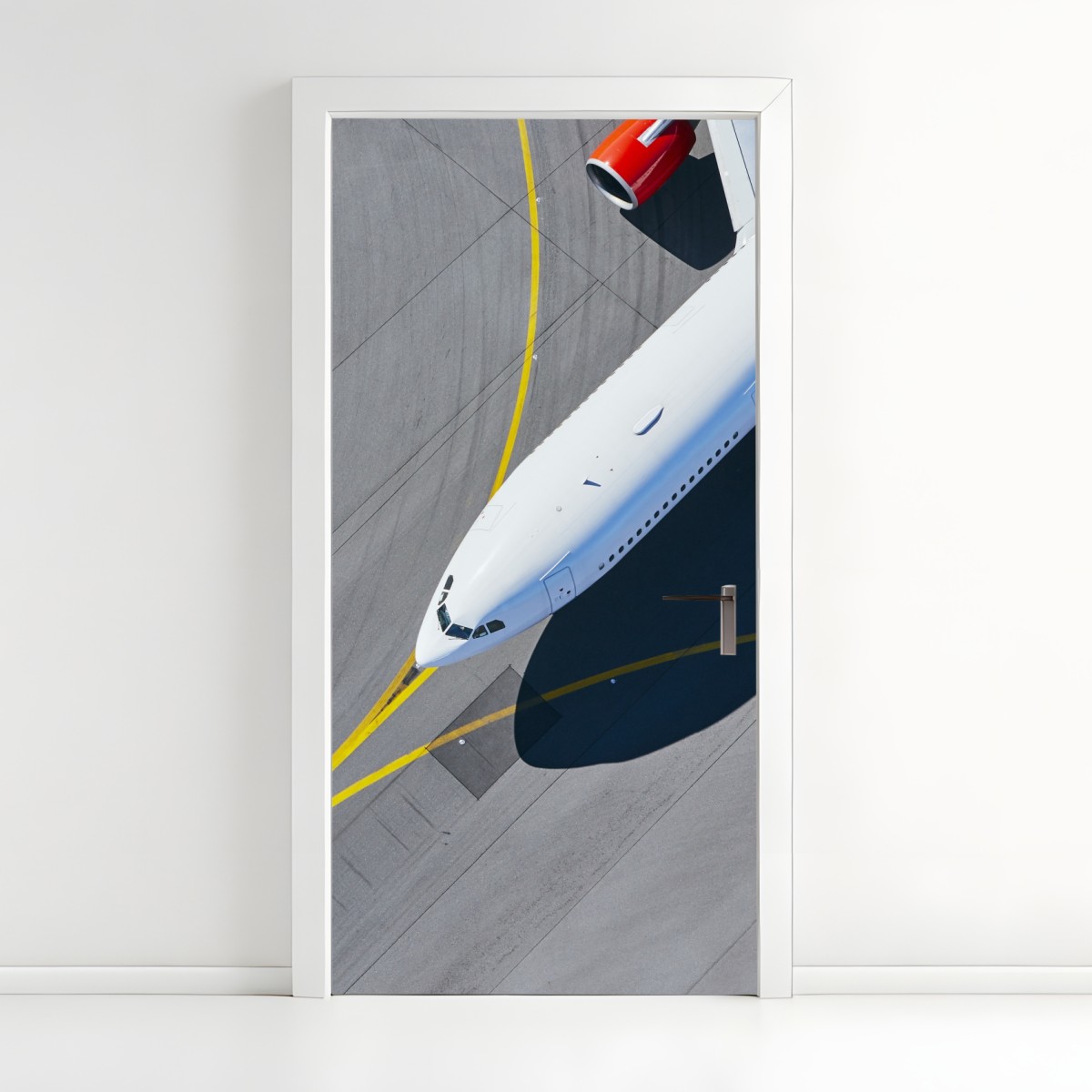 Türaufkleber luftaufnahme eines flugzeugs auf dem rollfeld – Wallnifity®