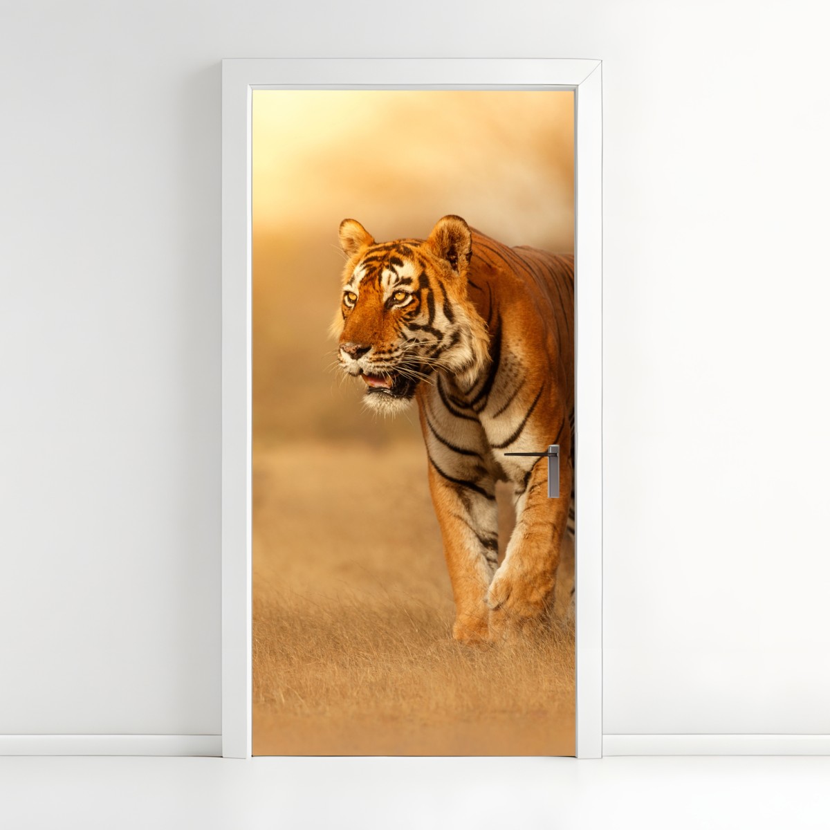 Türaufkleber majestätischer tiger im goldenen licht – Wallnifity®