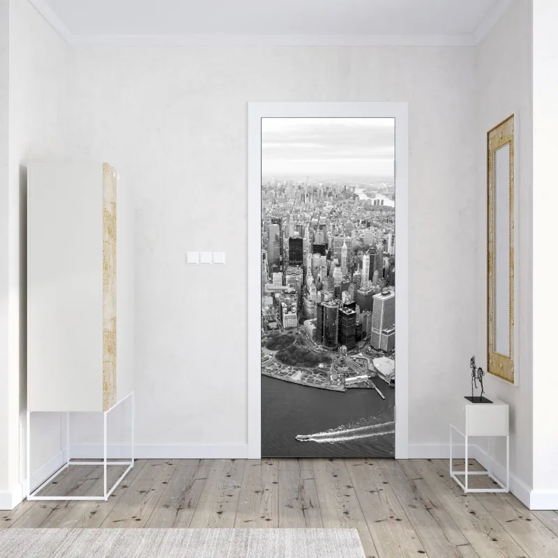 Türaufkleber sonnenbeschienene dorfstraße mit steinhäusern und bunten fensterläden – Wallnifity®
