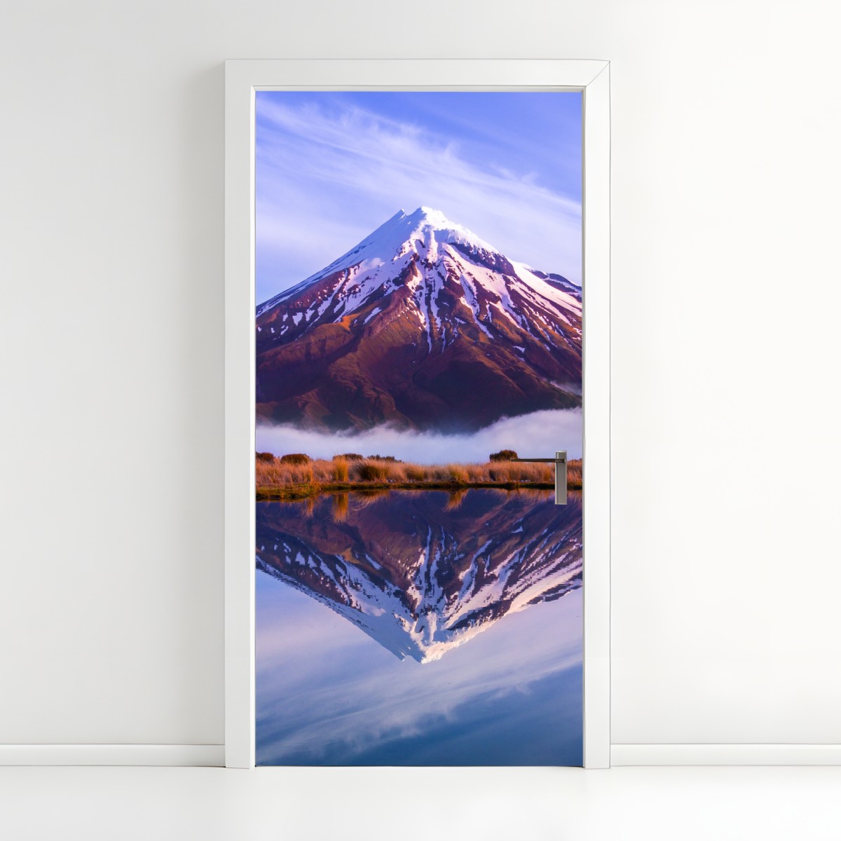 Türaufkleber majestätische bergspiegelung bei sonnenaufgang – Wallnifity®