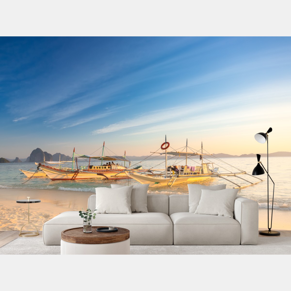 Fototapete tropischer strand bei sonnenuntergang mit booten – Wallnifity®