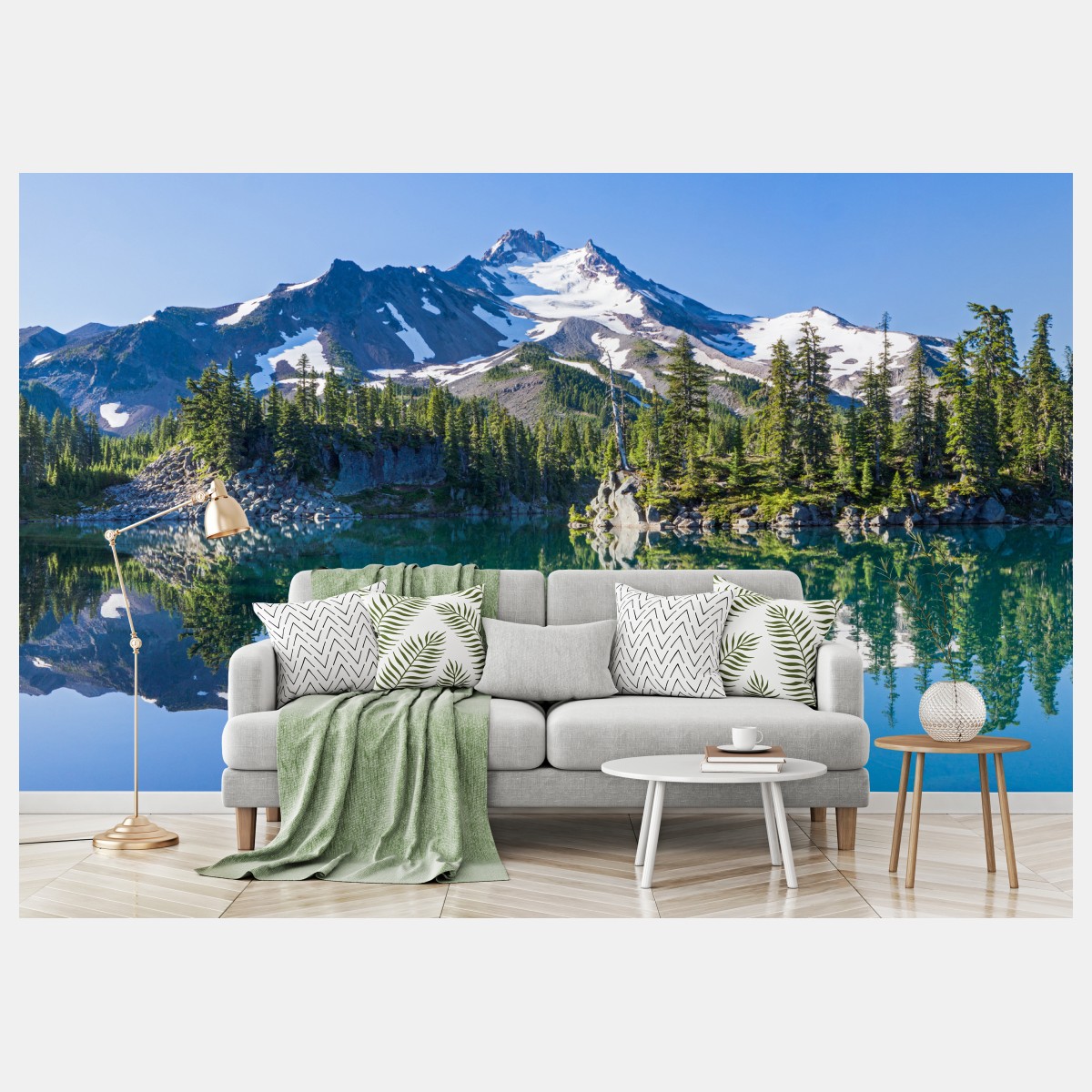 Fototapete ruhiger bergsee mit spiegelndem bergpanorama – Wallnifity®
