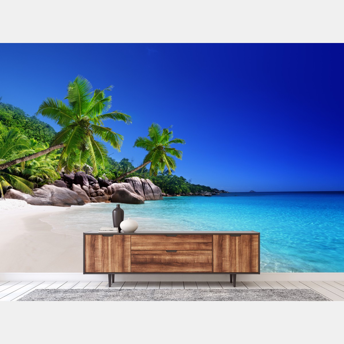 Fototapete tropischer strand mit türkisfarbenem wasser und palmen – Wallnifity®