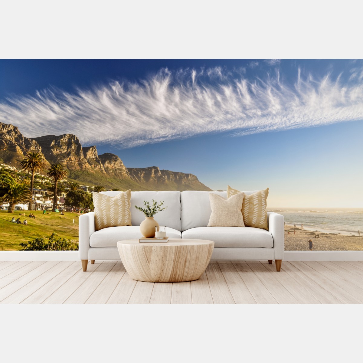 Fototapete sonnenstrand mit bergkulisse – Wallnifity®