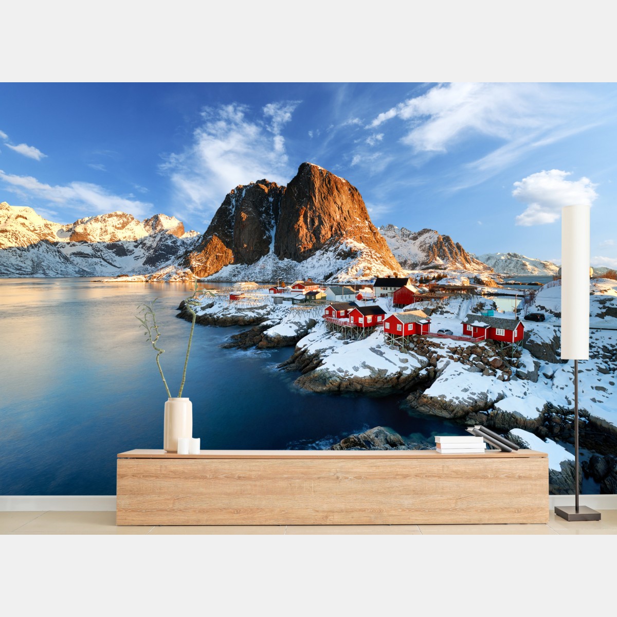 Fototapete sonnenbeschienenes Hamnøy am fjord – Wallnifity®