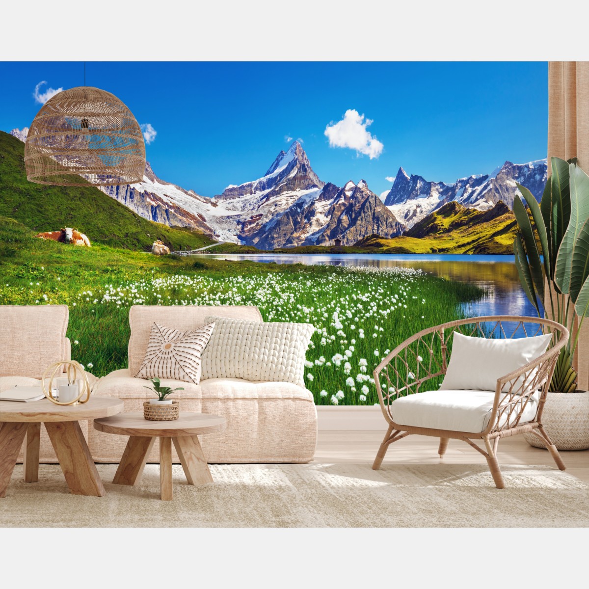 Fototapete alpensee mit blumenwiese und berggipfeln – Wallnifity®
