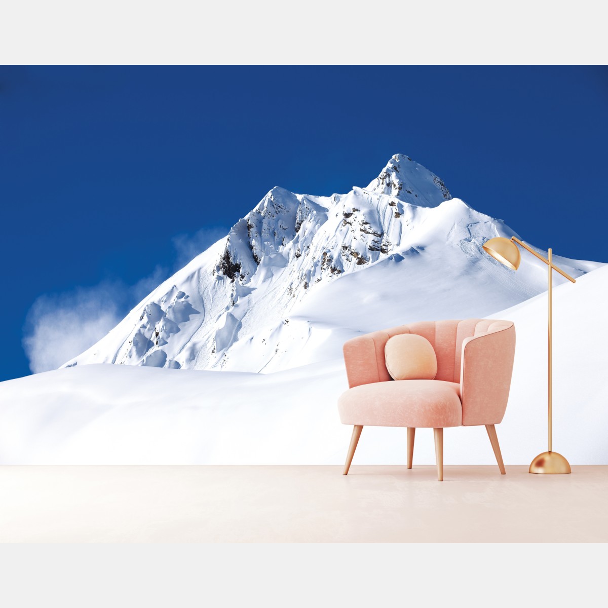 Fototapete verschneite alpenspitze unter tiefblauem himmel – Wallnifity®
