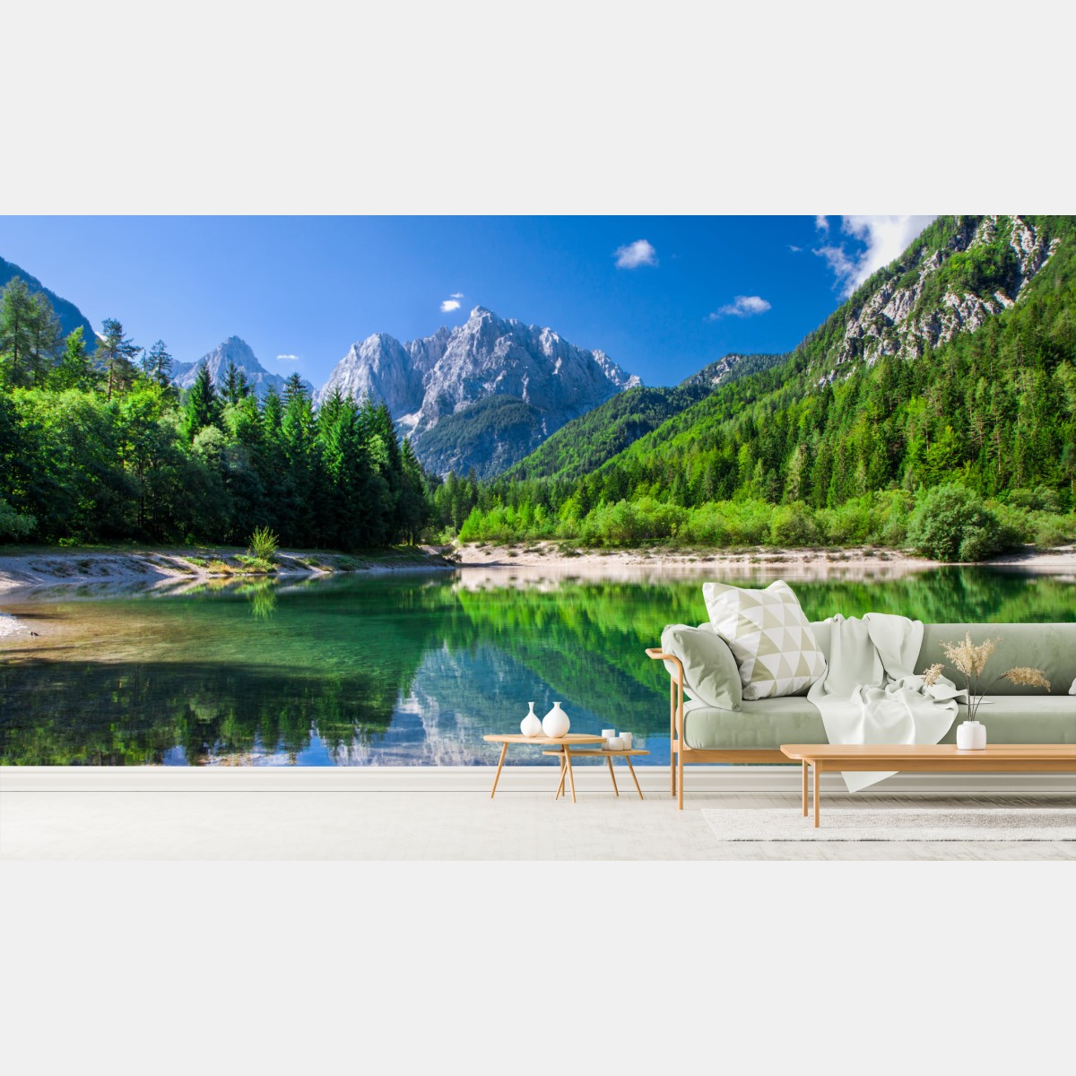 Fototapete alpiner see mit spiegelung in grünen bergen – Wallnifity®
