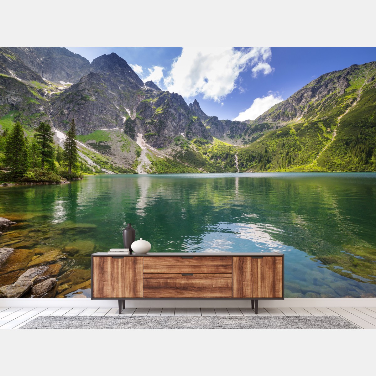 Fototapete ruhiger smaragdgrüner bergsee vor schroffen gipfeln – Wallnifity®