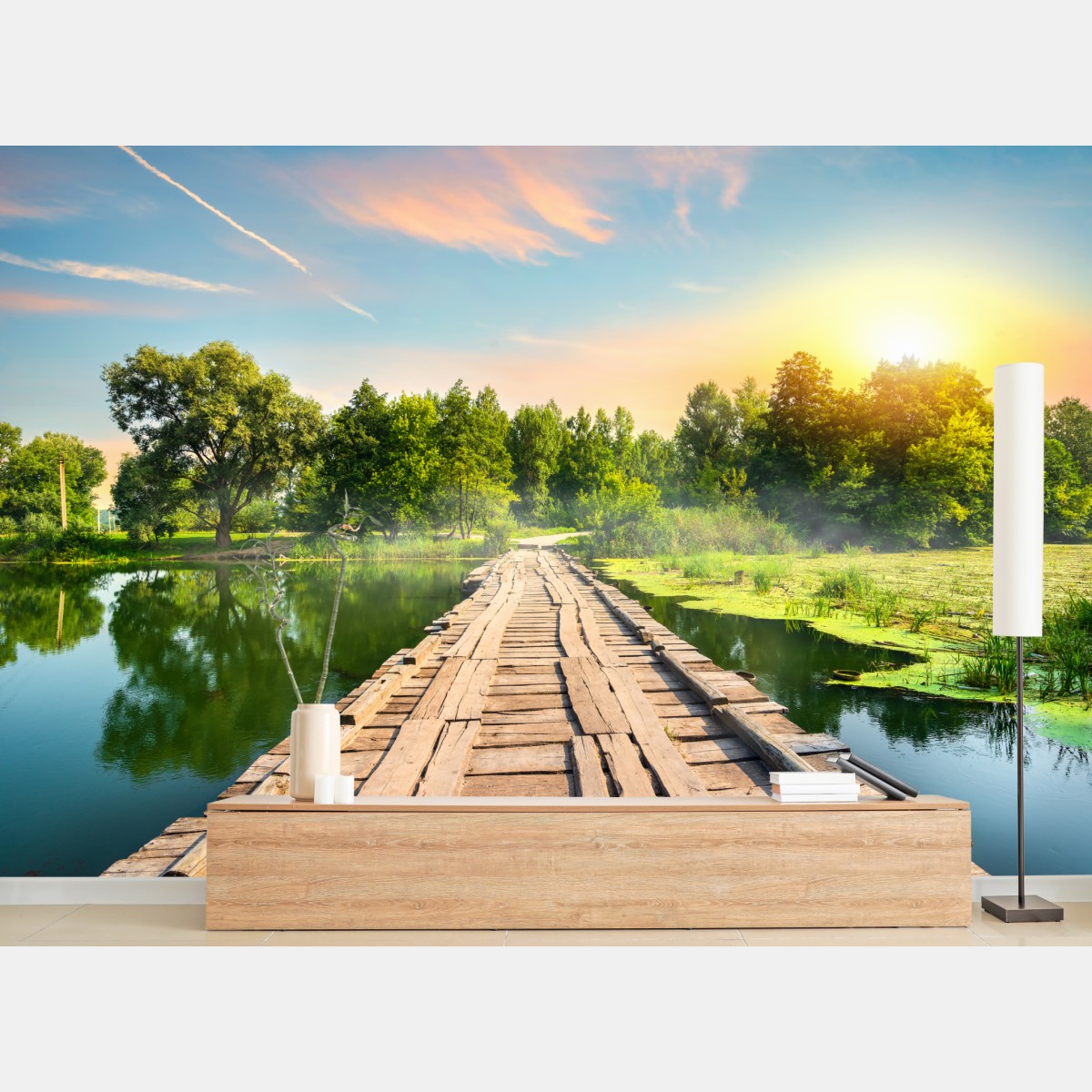 Fototapete sonnige hölzerne brücke über ruhigen see – Wallnifity®