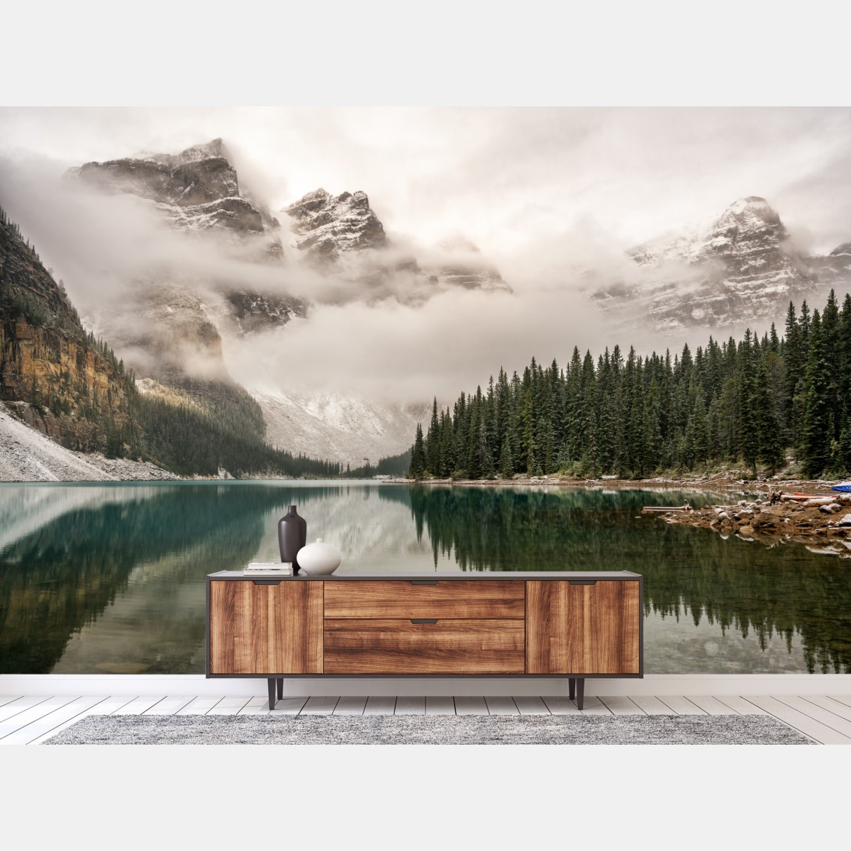Fototapete nebliger bergsee mit spiegelung – Wallnifity®