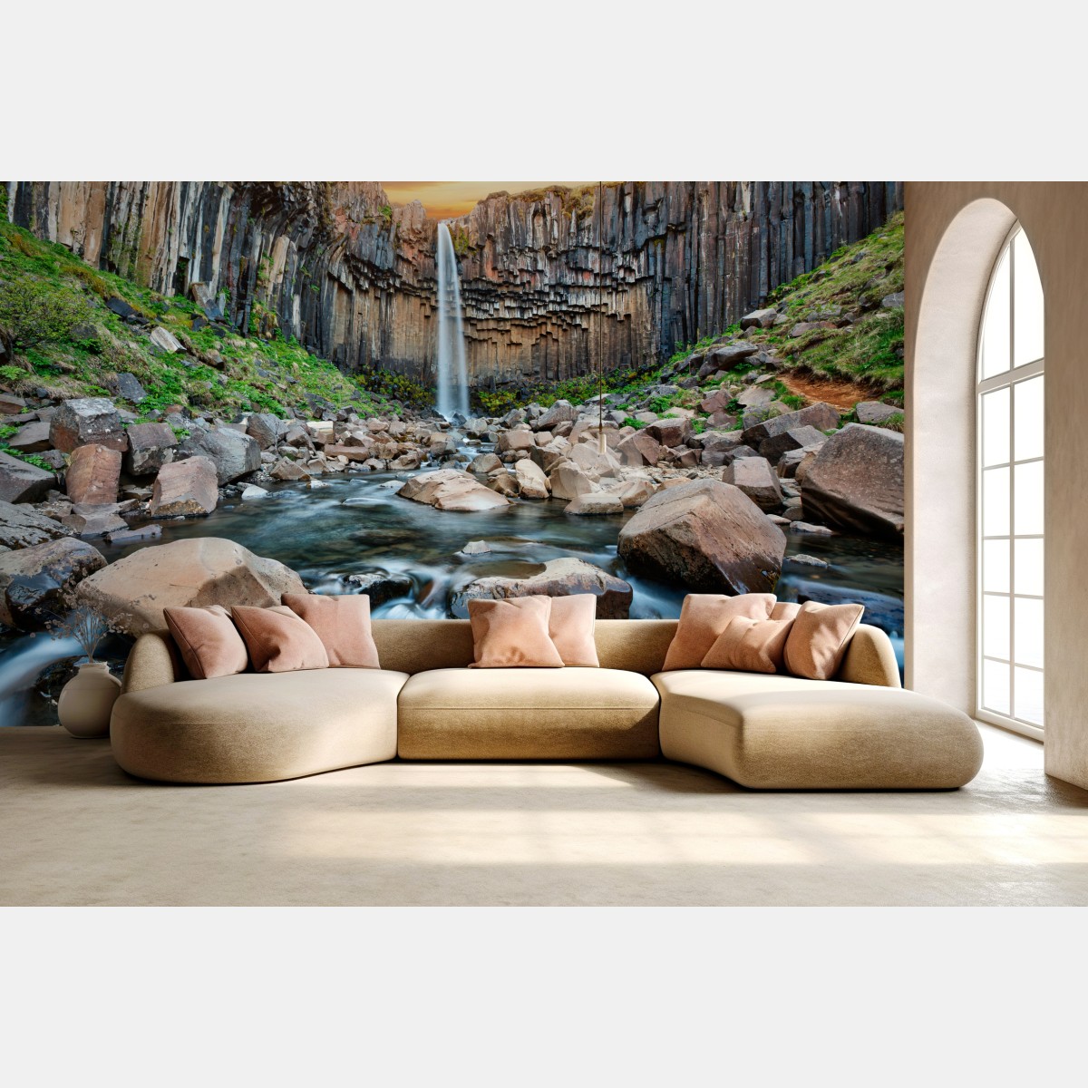 Fototapete dramatischer wasserfall zwischen basaltklippen – Wallnifity®
