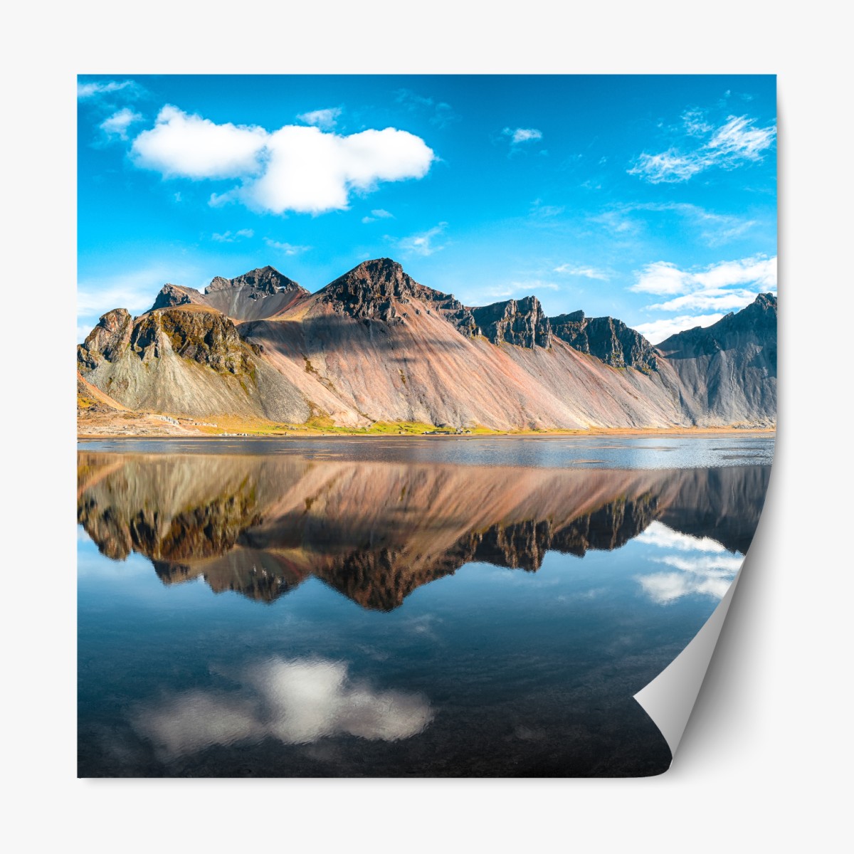 Repositionierbarer Aufkleber gespiegeltes Vestrahorn bei Stokksnes, Island – Wallnifity®