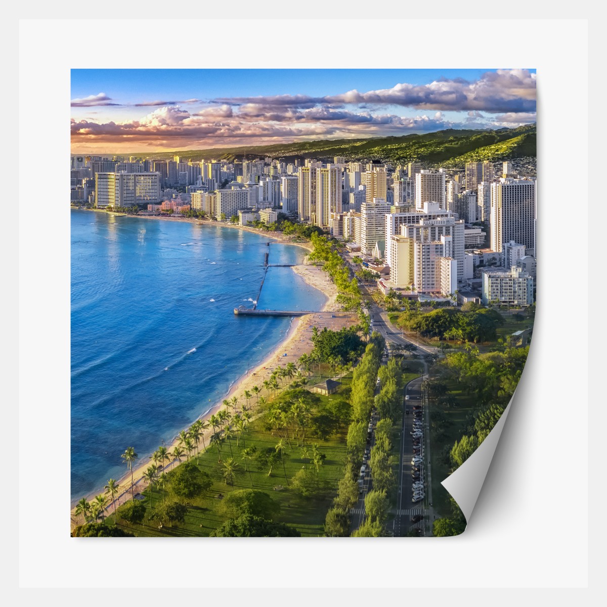 Repositionierbarer Aufkleber skyline einer küstenstadt bei sonnenuntergang – Wallnifity®