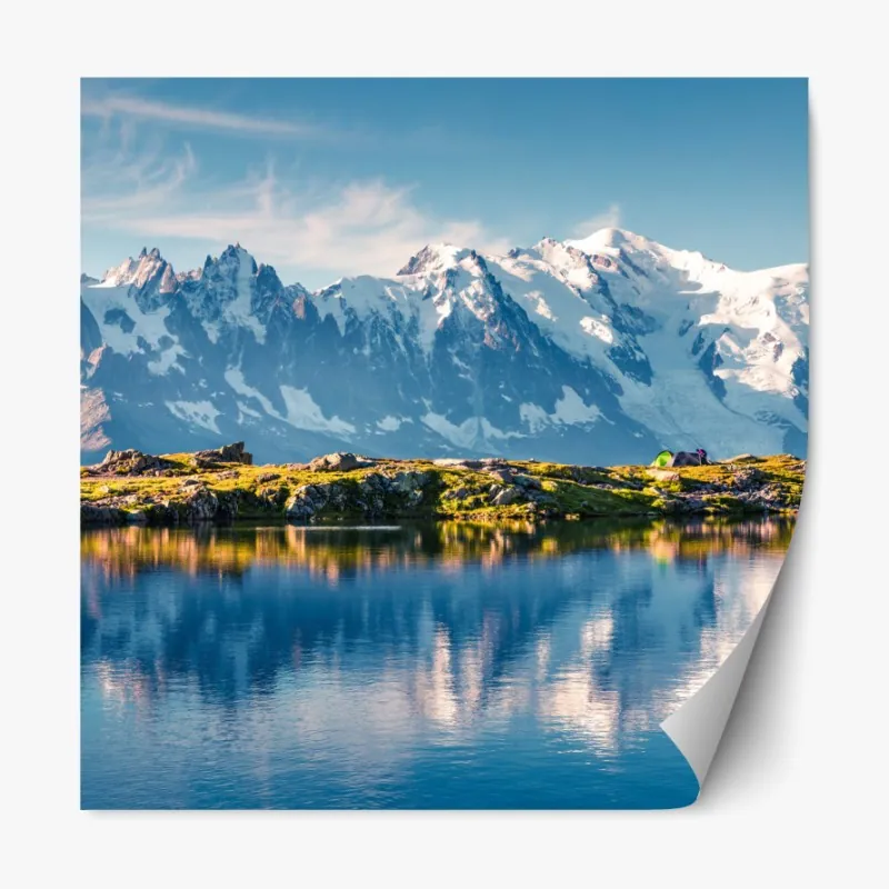 Repositionierbarer Aufkleber bergspiegelung im morgendlichen glühen – Wallnifity®