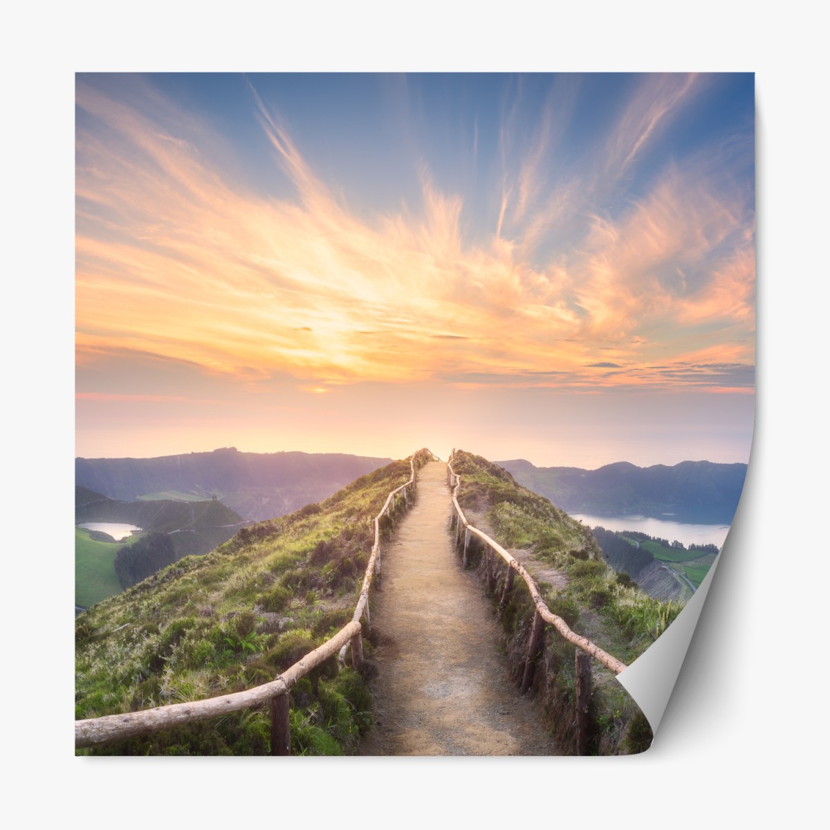 Repositionierbarer Aufkleber sonnenuntergangspfad auf berggrat über see und tal – Wallnifity®
