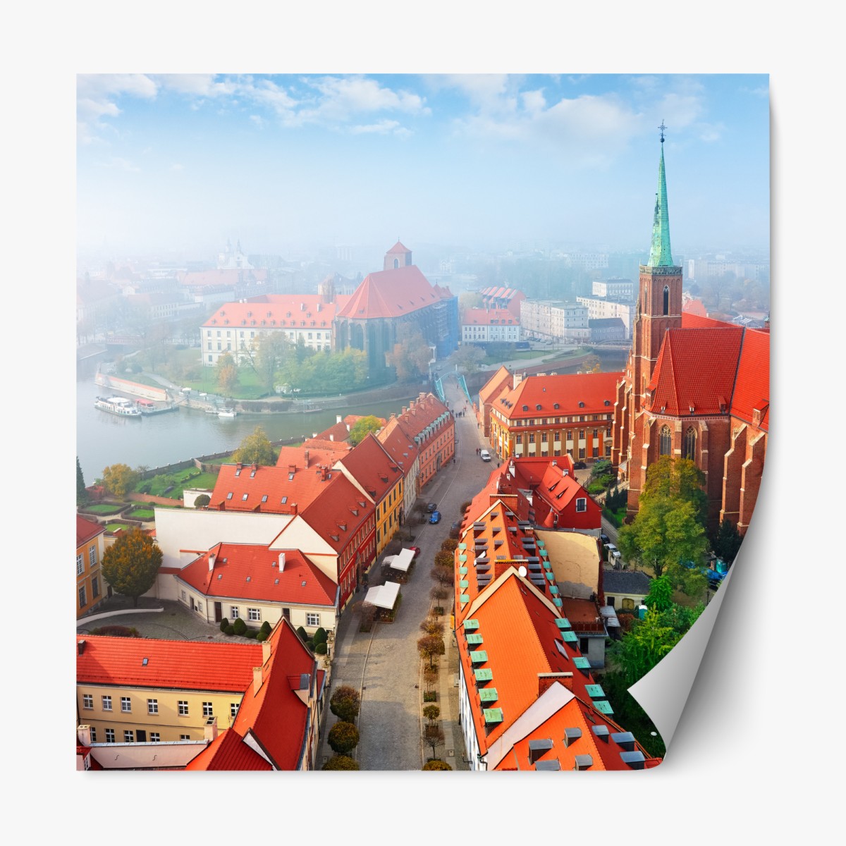 Repositionierbarer Aufkleber neblige europäische stadtszene mit roten dächern – Wallnifity®