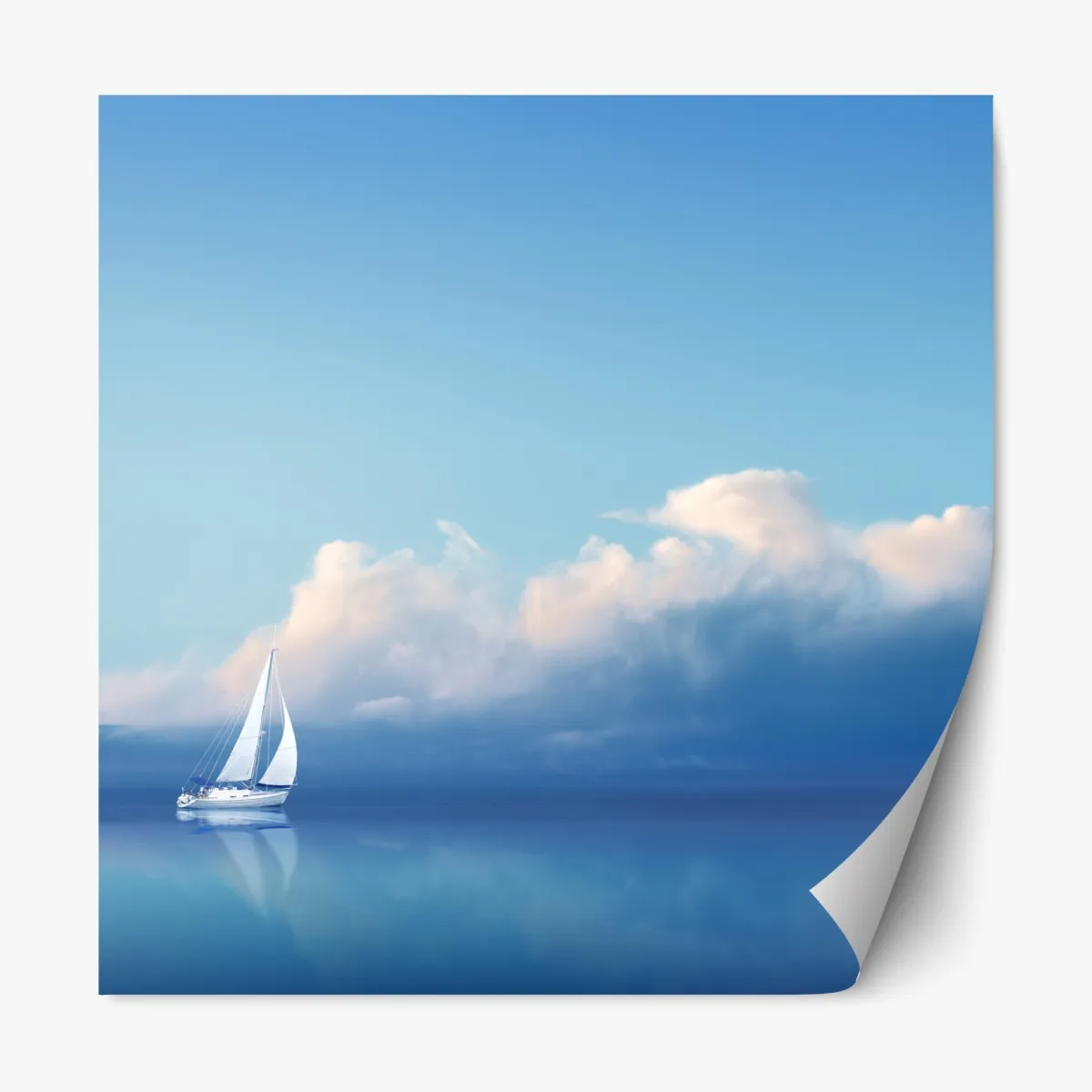 Repositionierbarer Aufkleber segelboot auf ruhigem blauem meer – Wallnifity®