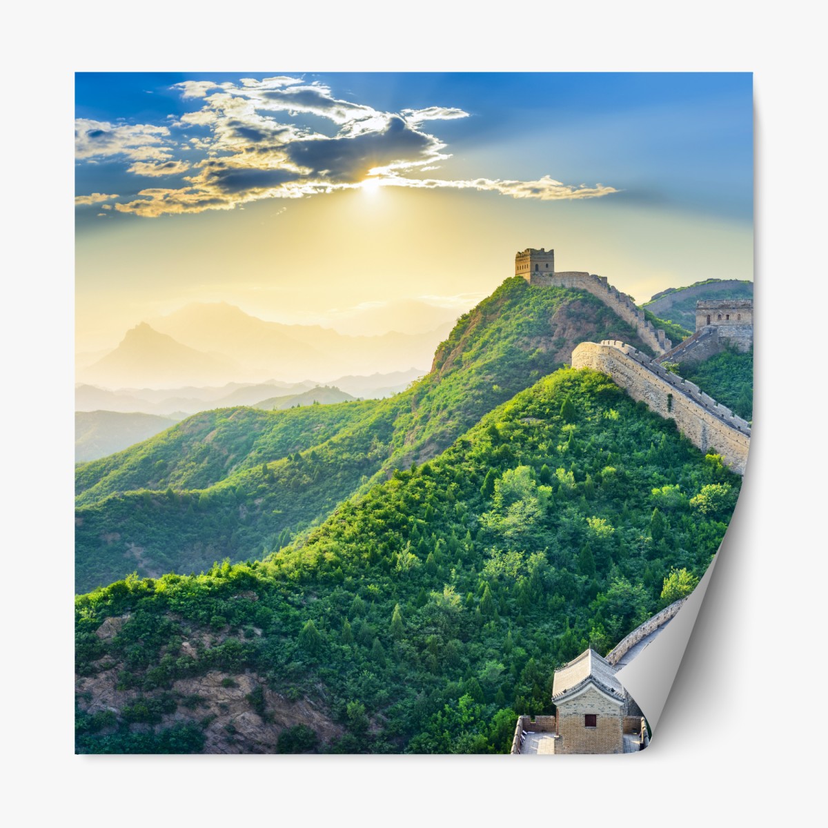 Repositionierbarer Aufkleber Chinesische Mauer bei sonnenaufgang über grünen bergen – Wallnifity®