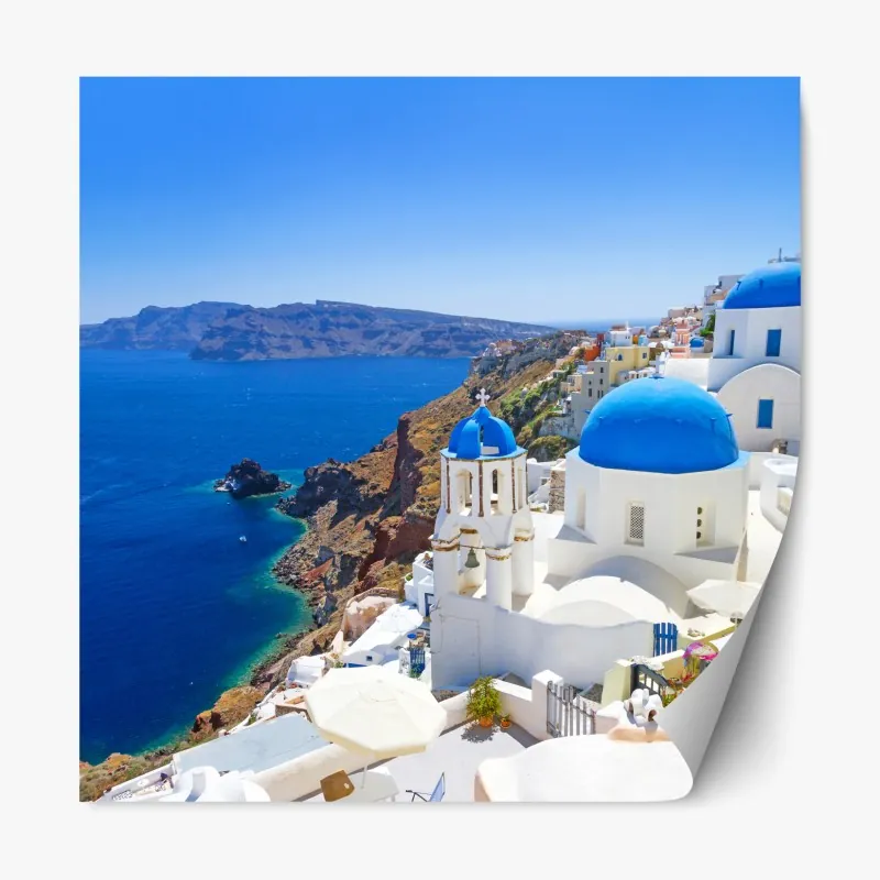 Repositionierbarer Aufkleber sonnige gasse auf der insel mit leuchtender buganvillea – Wallnifity®