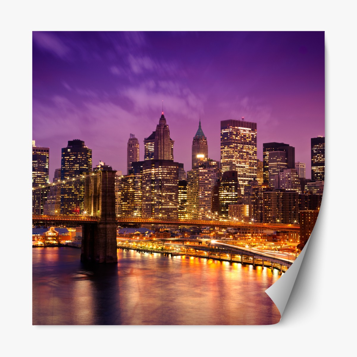 Repositionierbarer Aufkleber violette skyline über leuchtender stadt und brücke – Wallnifity®