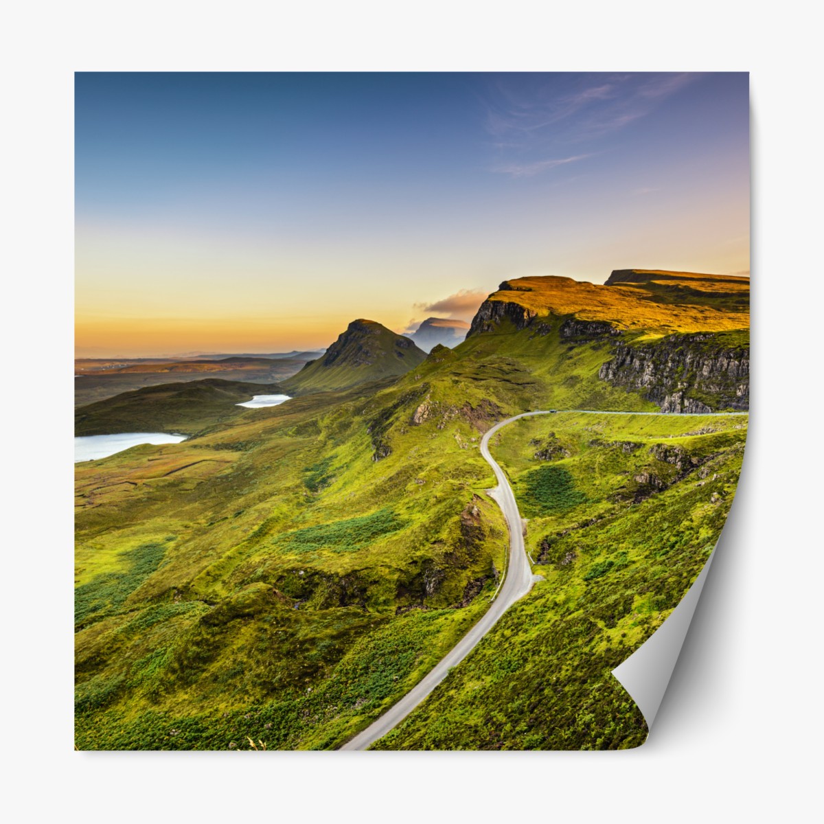 Repositionierbarer Aufkleber sonnenuntergang über Quiraing, Isle of Skye – Wallnifity®